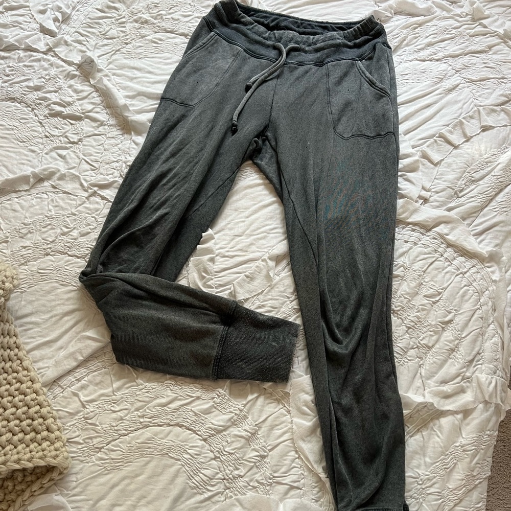 Beyond Yoga grey jogger size small